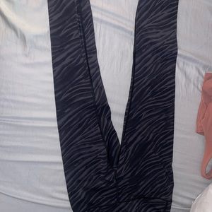 Lululemon Wunder Under Leggings Size 6 - Zebra